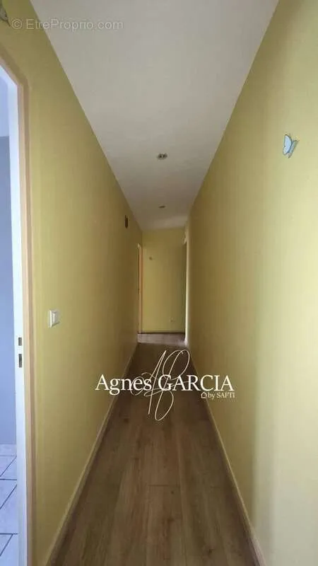Esik - City House with Garden in Harnes
