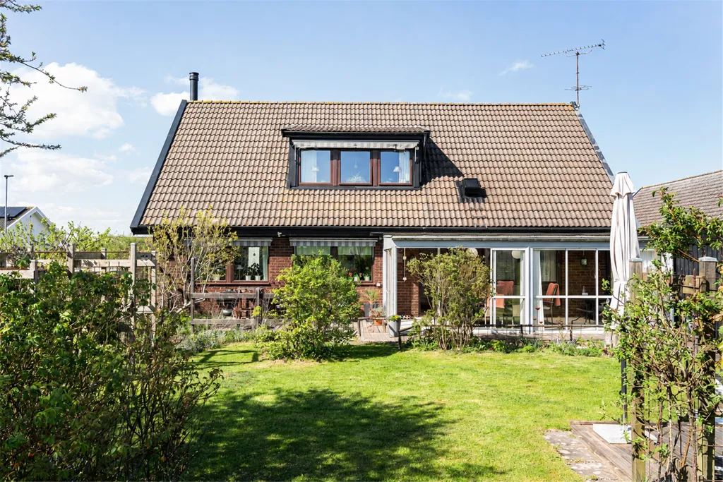 Aed - Spacious Villa with South View in Simrishamn
