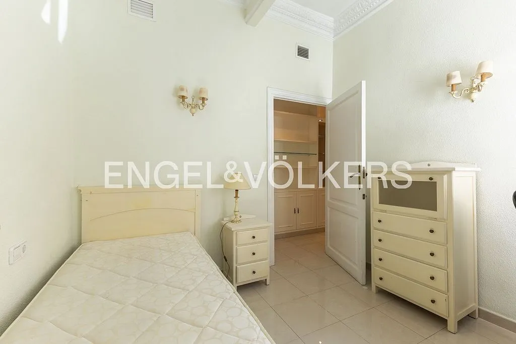 Chambres - Apartment with Balcony in Gran Vía, Valencia