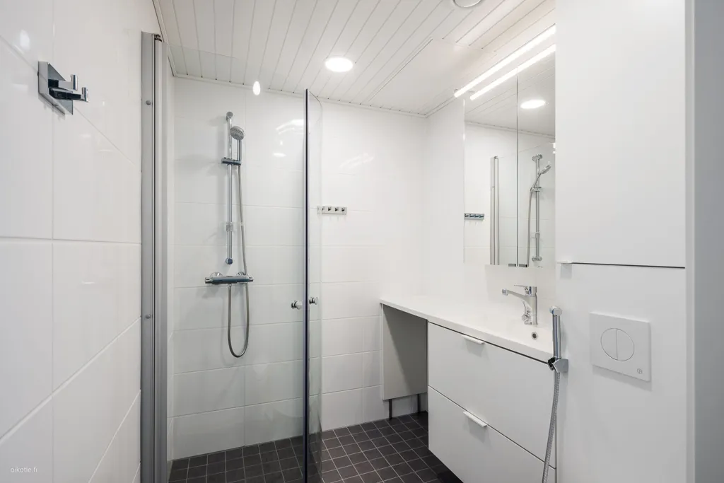 Bathrooms - Modern Flat with French Balcony in Malmi