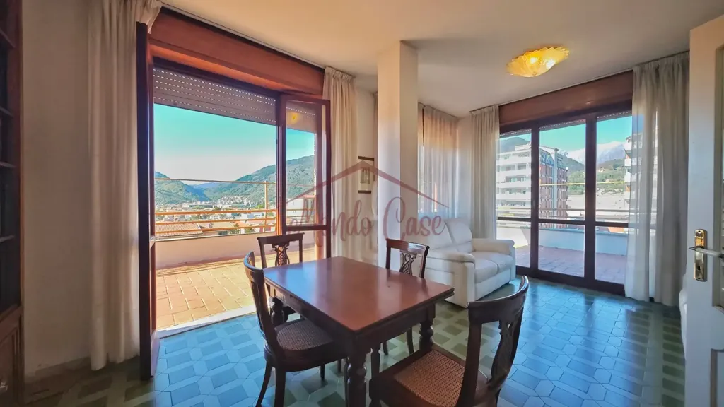 Salle à manger - Penthouse with Panoramic View in Massa Centre