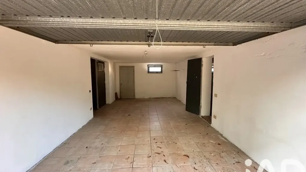 Garage - Rustic Villa with Garden in Finale Emilia