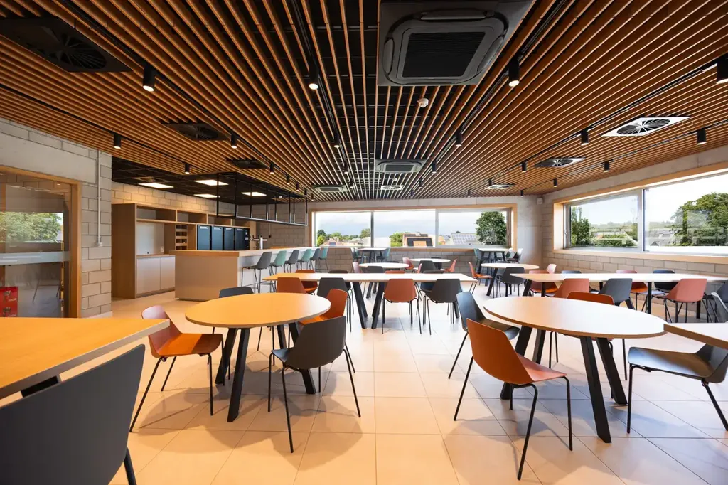Sala da pranzo - Ready-to-Open Café with Professional Kitchen in Baal