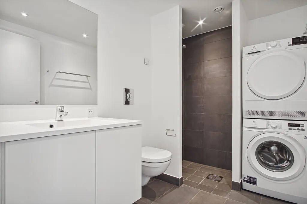 Bathrooms - Apartment with Balcony in Musicon, Roskilde