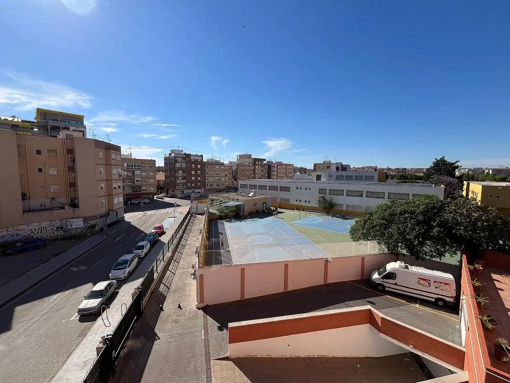 Balcony - Apartment with Balcony in Barrio de Peral