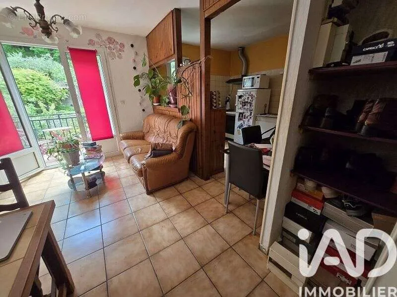 T2 Apartment with Balcony in Bedarieux