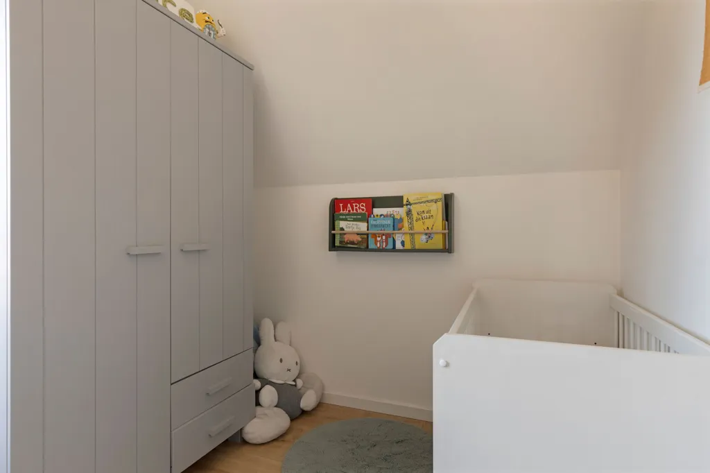 Magamistoad - Spacious Villa with Solar Panels in Woubrugge