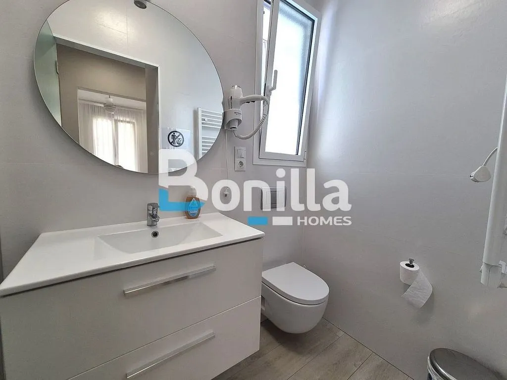 Bagni - Terraced House with Seafront Location in Torre del Mar
