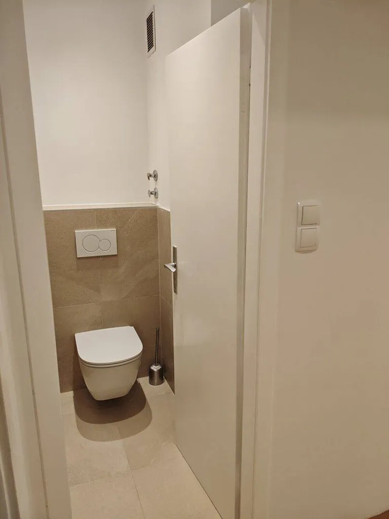Vannitoad - 2-Bedroom Flat with Green View in Hannovermarkt