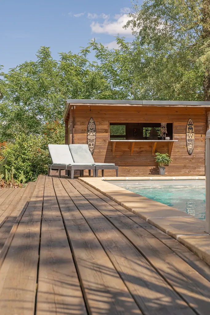 Bassein - Contemporary House with Pool in Salles