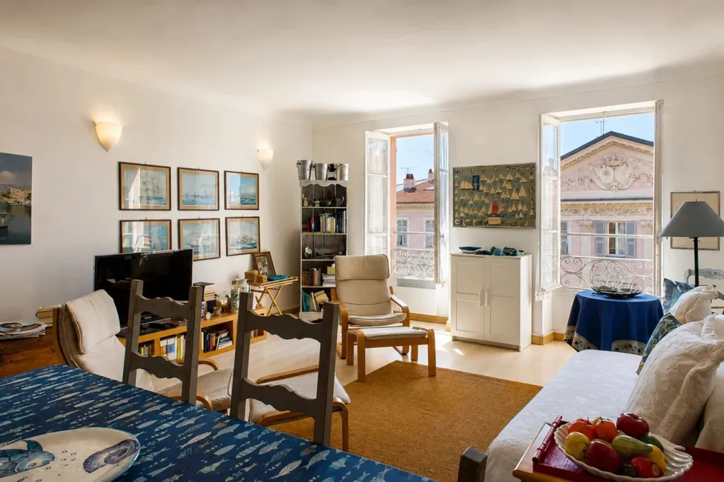 Soggiorno - Charming 2-Bedroom Apartment in Menton