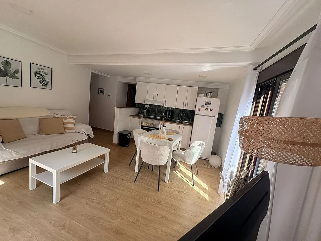 Soggiorno - Modernised Flat with Balcony in Historic Centre