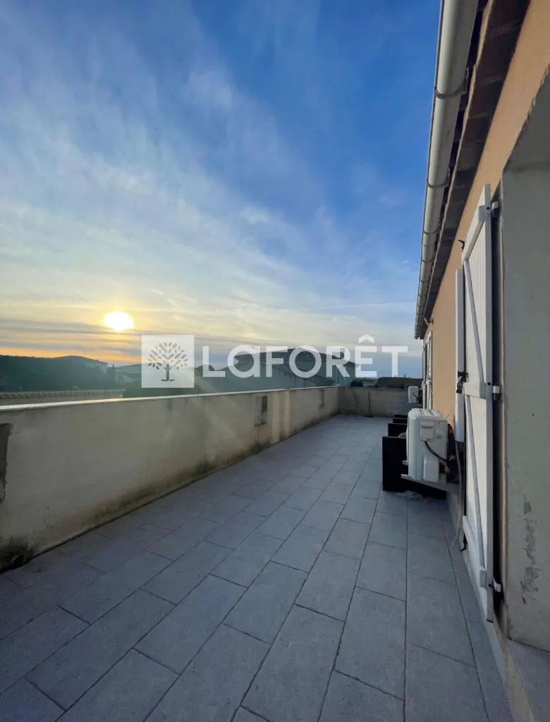 Terrass - Mixed-Use Property with Garden in Arles