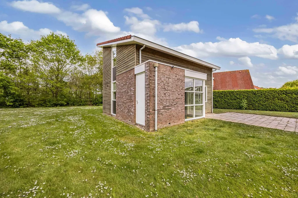 Aed - Villa with Large Garden in Zeewolde