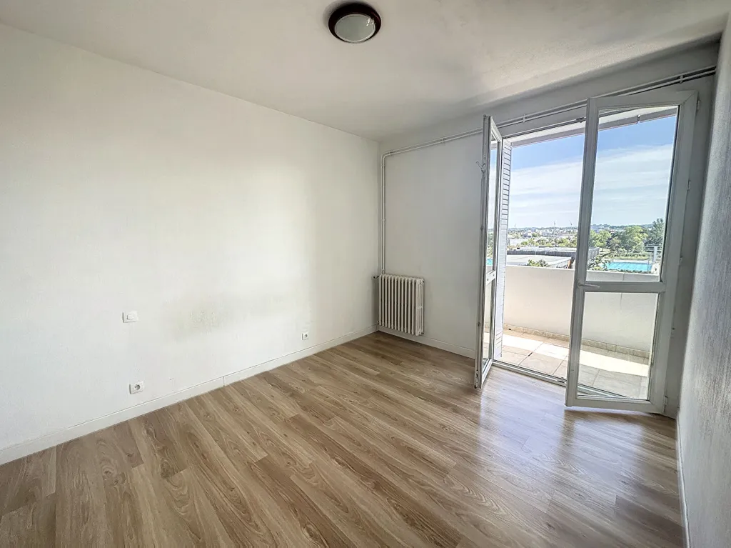 Toad - 2-Bedroom Apartment with Balcony in Montauban Centre