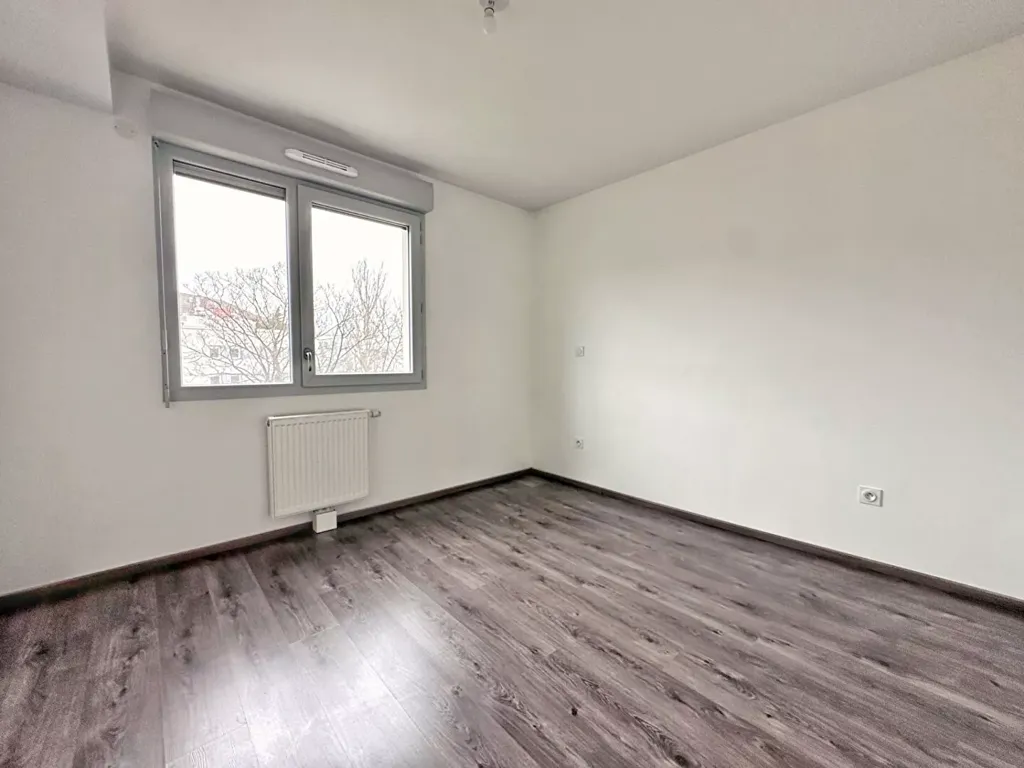 Rooms - Modern Apartment with Terrace in Champfleuri
