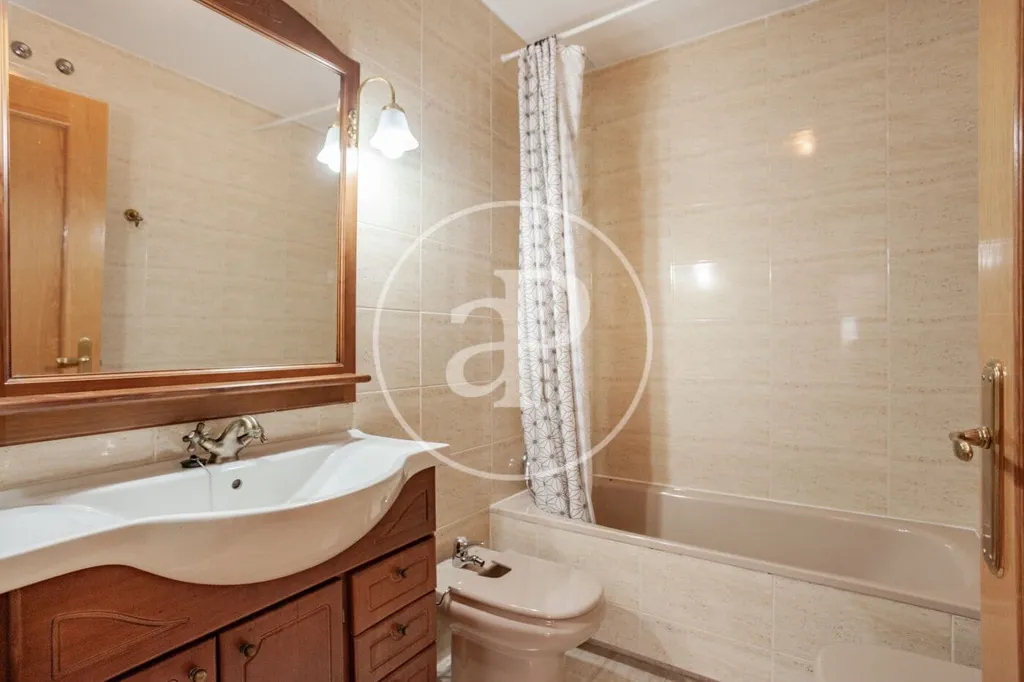 Vannitoad - Semi-detached Chalet with Terrace in Barajas