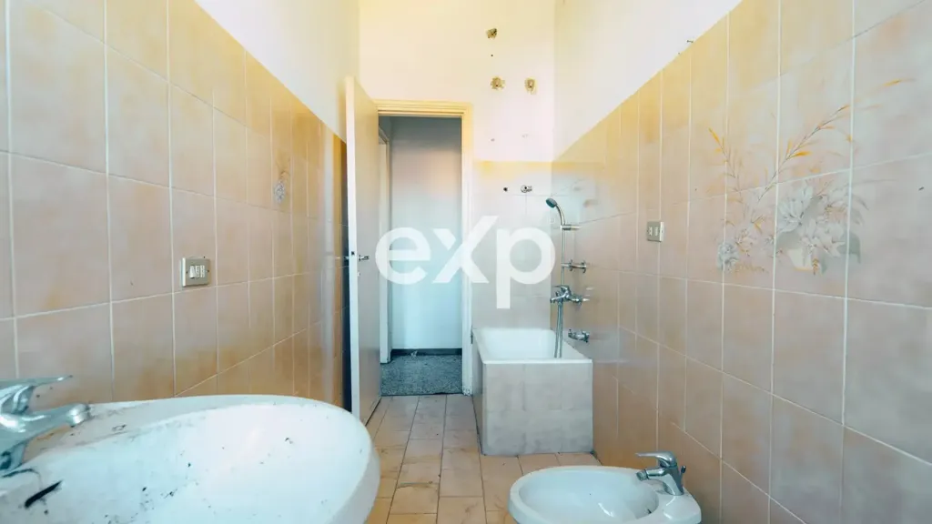 Salles de bain - Apartment with Balcony in Castellanza