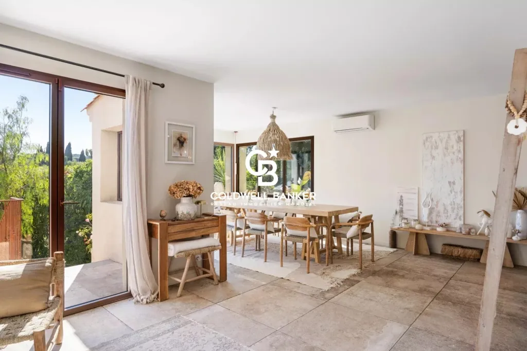 Salle à manger - Villa Contemporaine avec Piscine à Saint-Paul-de-Vence