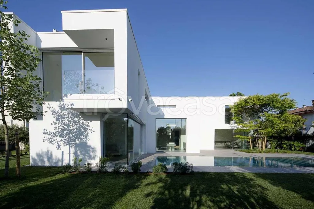 Exterior - Rustic Semi-Detached Villa with Garden in Cantiano