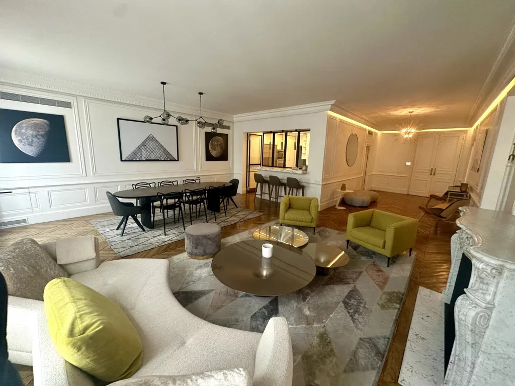 Séjour - Appartement Meublé avec Balcon à Paris 8ᵉ