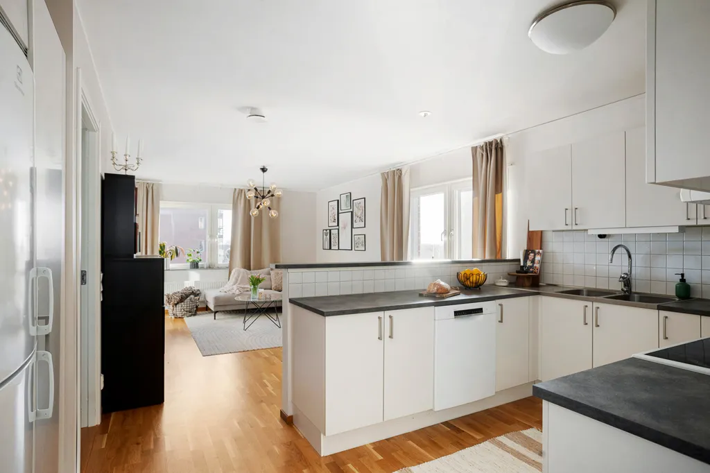 Kitchen - Modern Apartment with Balcony in Gimonäs