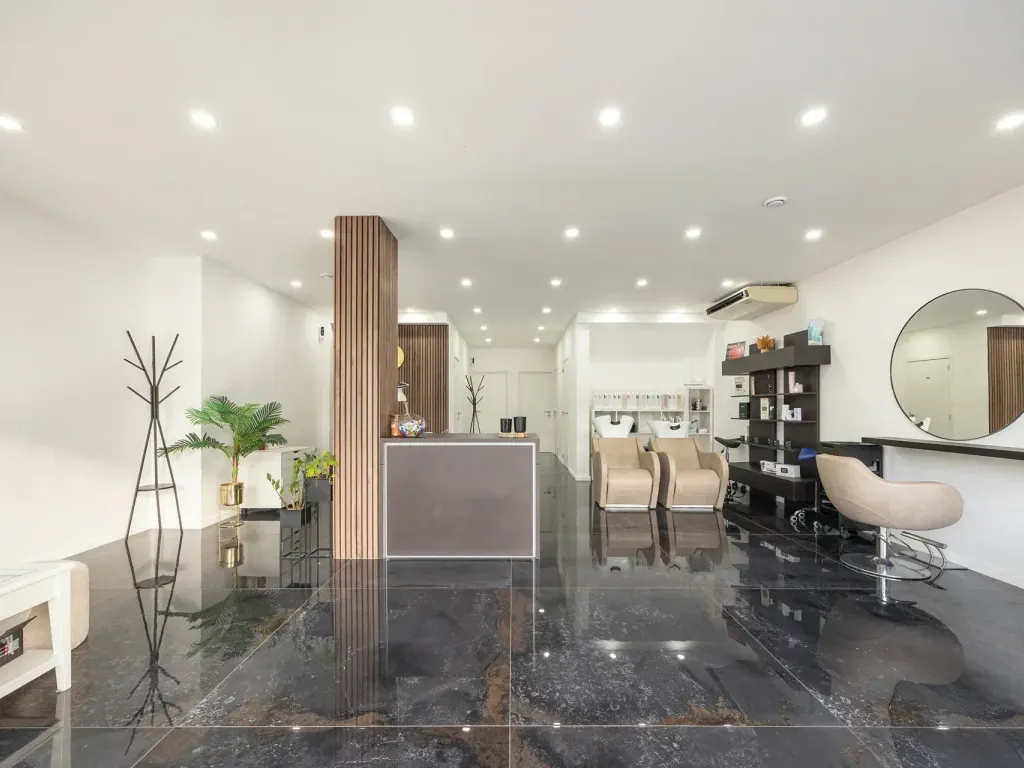 Séjour - Salon de Beauté Rénové à Deurne