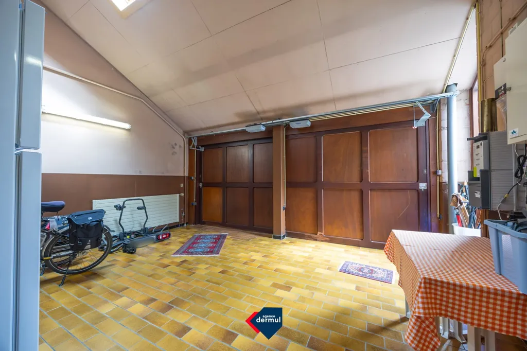 Garage - Spacious Villa with Garden in Ostende