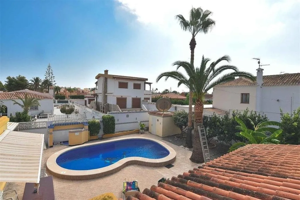 Bassein - Detached Villa with Pool in Torrevieja