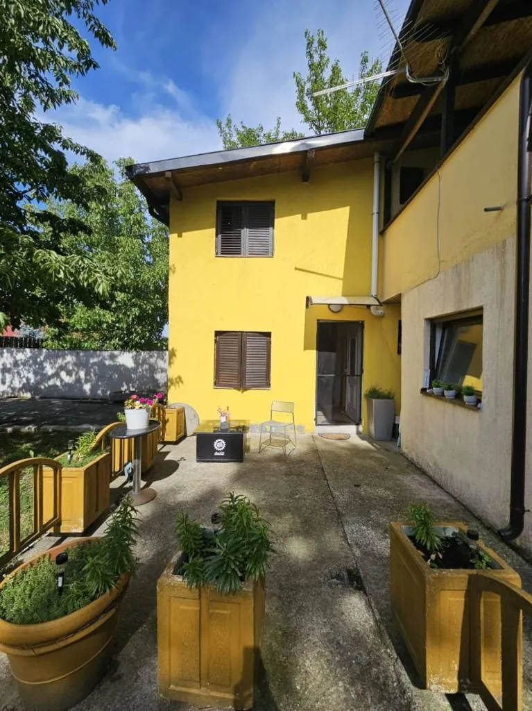Terrace - Two-Bedroom Apartment with Terrace in Stupnik