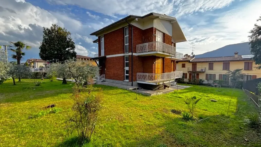 Jardin - Bifamiliar Villa with Garden in Clusane, Iseo