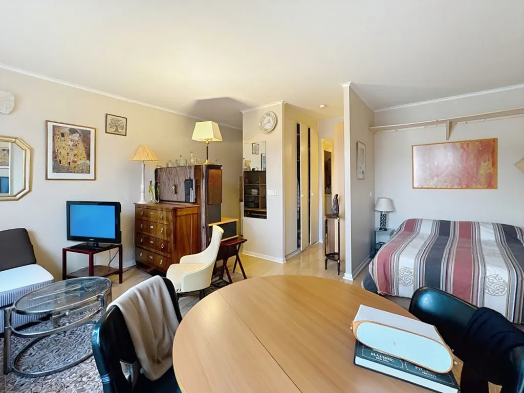 Elutuba - Studio with Elevator in Saint-Gilles