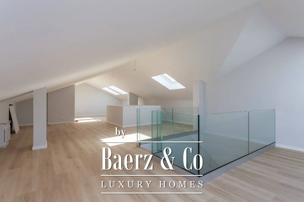 Pièces - Luxury Duplex Flat with Balcony in Carcavelos