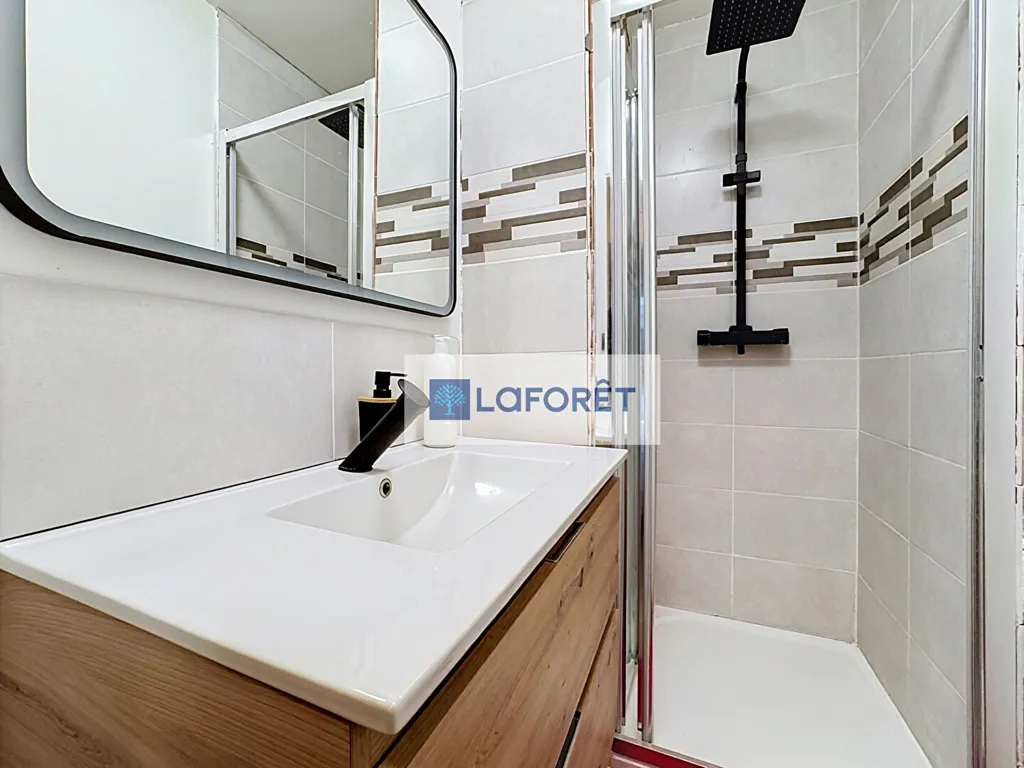 Bagni - 5-Piece Flat with Garage in Saint Pierre, Brest