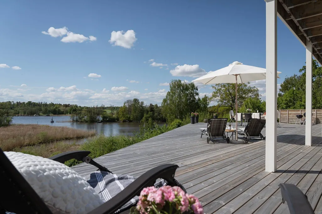 Terrass - Suterräng Villa with Water View in Uppsala