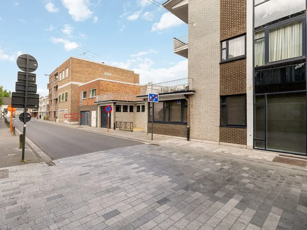 Extérieur - Commerce avec Magasin dans le Centre de Lommel