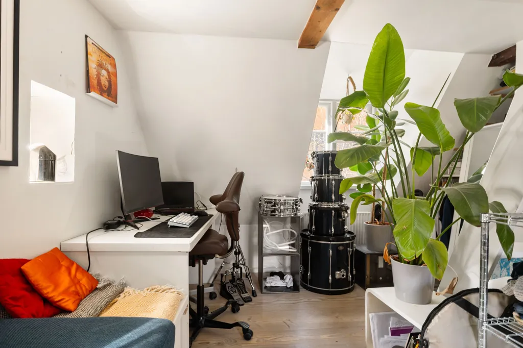 Bureau - Historic Cottage with Garden in Copenhagen