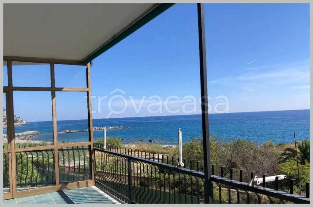 Balcon - Auctioned Apartment with Terrace in Ospedaletti
