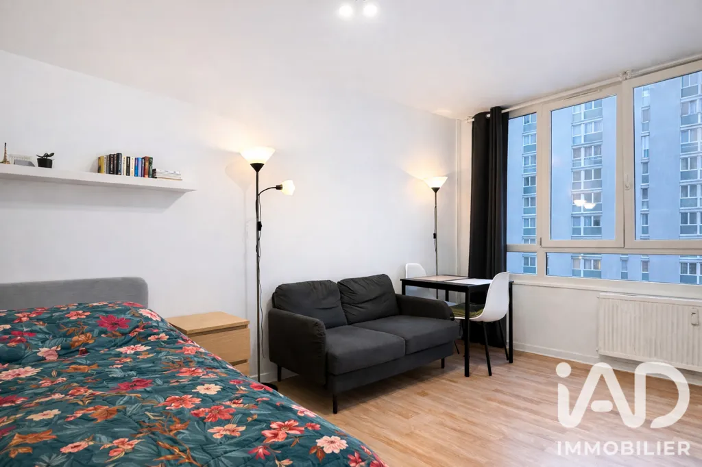 Dormitorios - Renovated Studio with Balcony in Aubervilliers