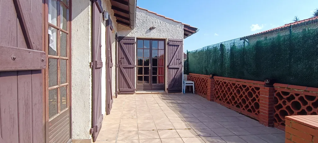 Terrace - Detached House with Garden in Roques