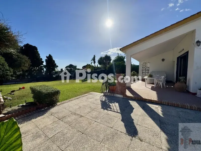 Terrass - Chalet with Garden in Torre de Benagalbón