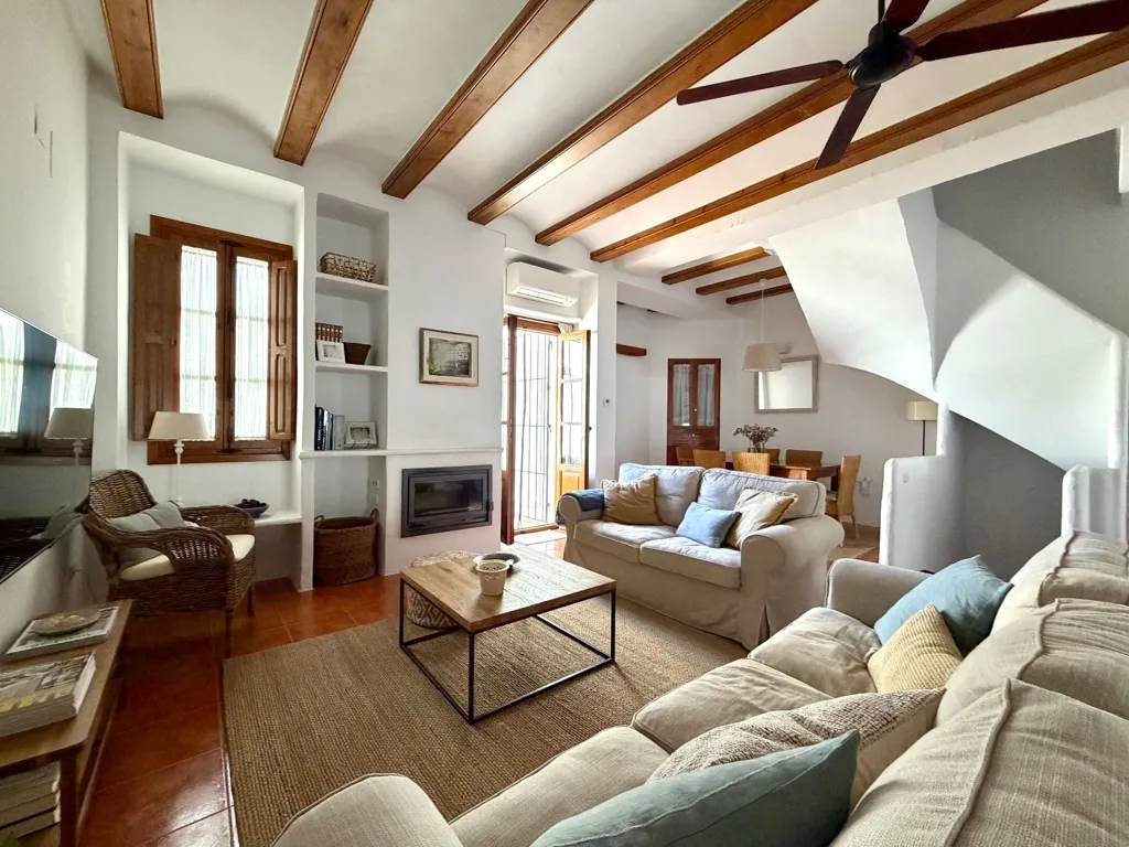 Elutuba - Traditional Semi-detached with Garden in La Xara