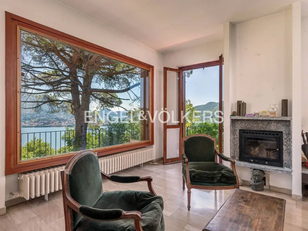 Living Room - Villa with Lake View in Galbiate