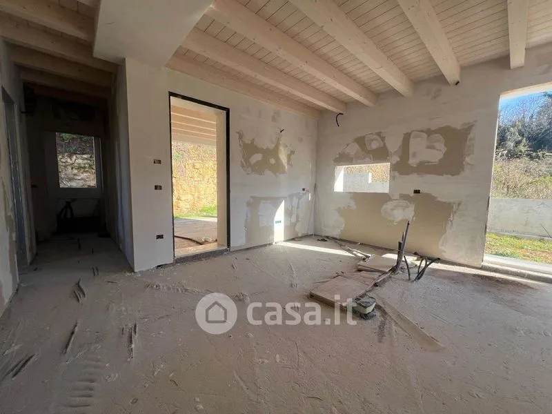Pièces - Semi-Finished Villa with Private Garden in Sarego