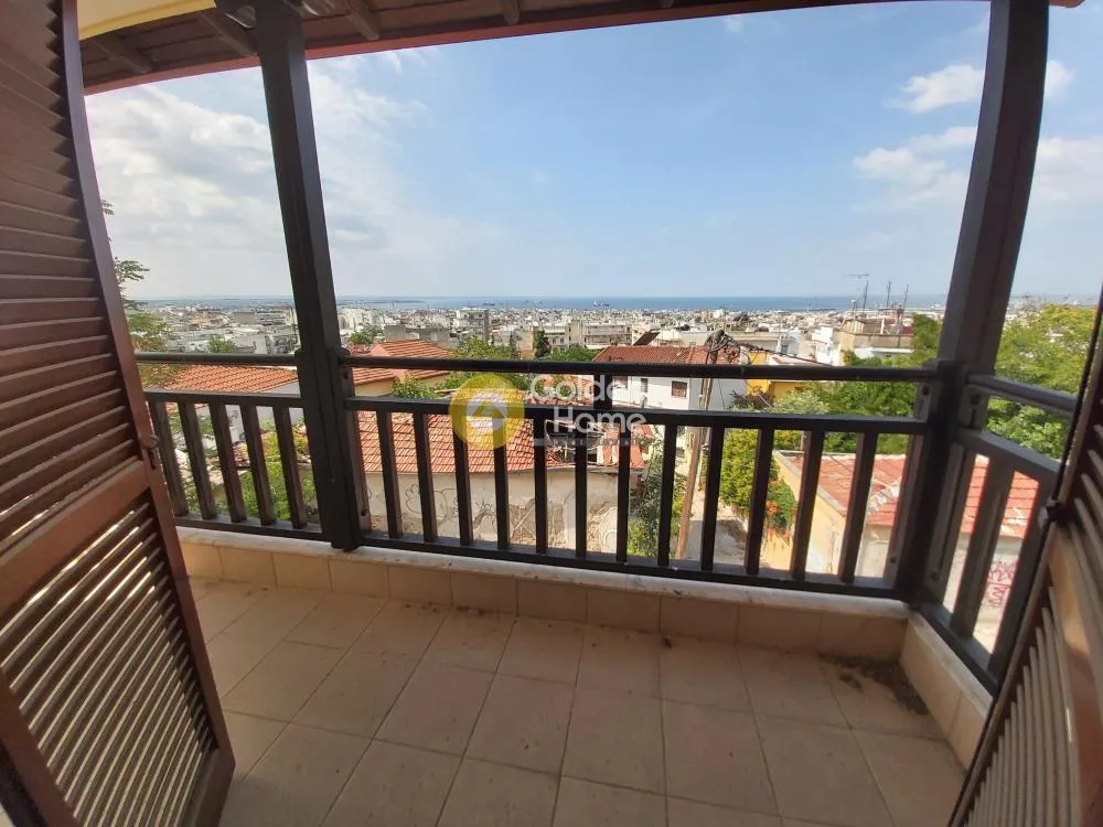 Balcony - Multi-Unit Building with Sea View in Thessaloniki Centre
