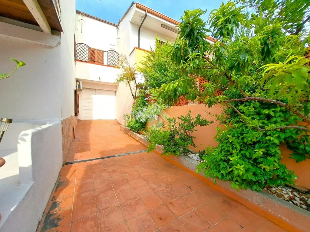 Jardin - Ground Floor Apartment with Private Courtyard in Usini