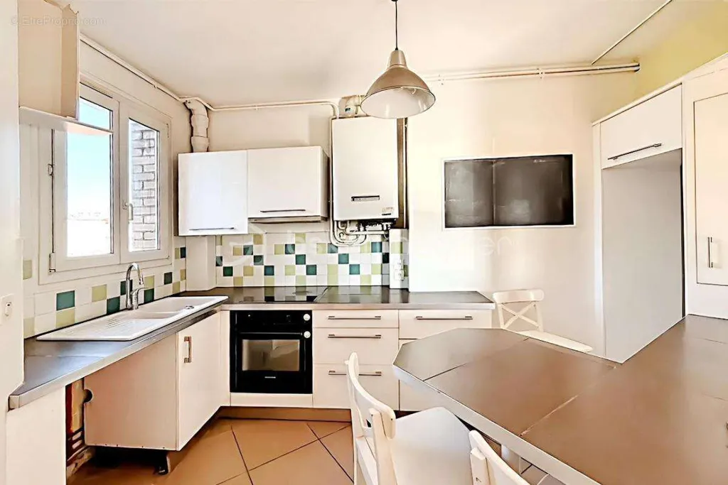 Cuisine - Appartement ensoleillé avec Vue Dégagee à Malakoff
