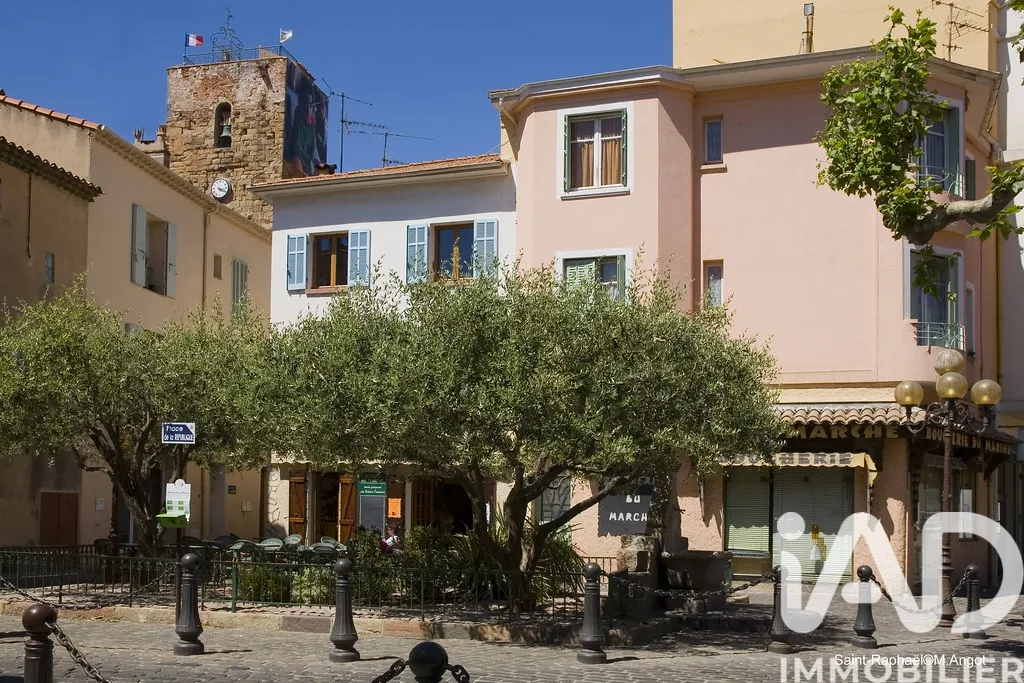 Bright 3-Bedroom Apartment with Terrace in Saint-Raphaël