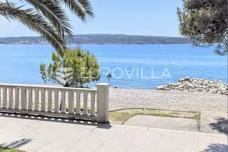 Terrass - Three-Bedroom Seafront Apartment in Crikvenica