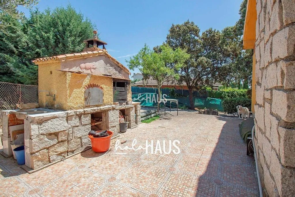 Garden - Chalet with Pool and Terrace in Calalberche